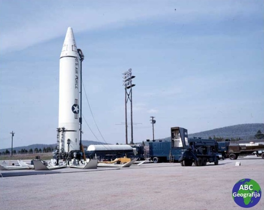 U Italiji i Turskoj je još 1961. godine bilo raspoređenom više od 100 američkih raketa koje su mogle pogoditi Moskvu nuklearnim bojevim glavama