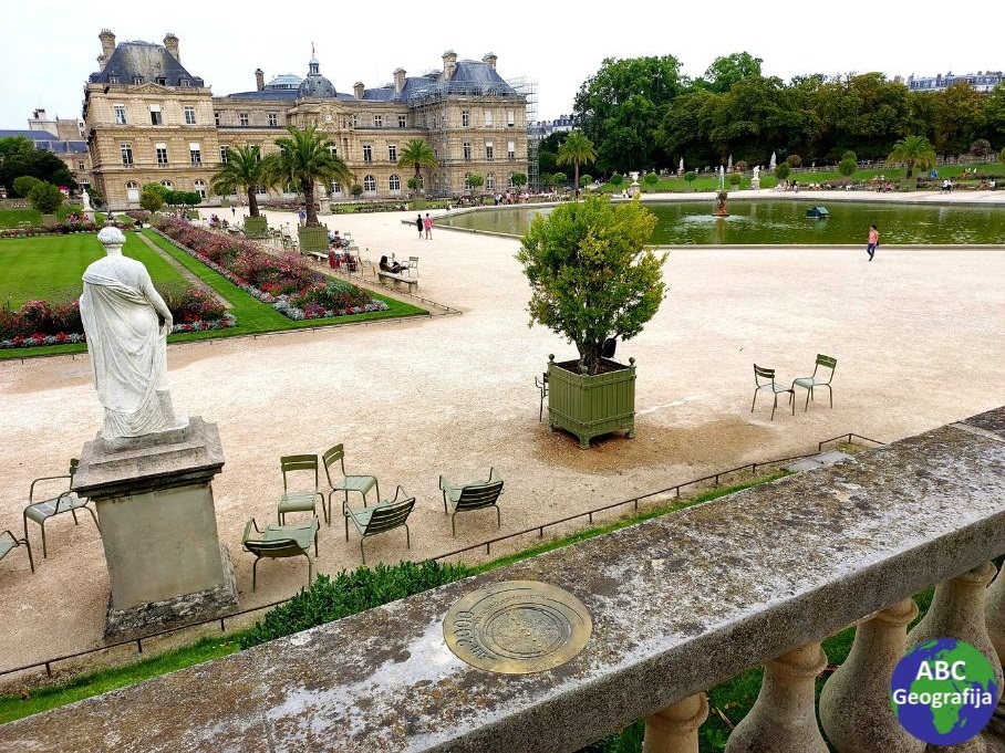 Diskovi početnog pariškog meridijana u Luksemburšim vrtovima