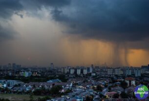 Monsun nad gradom u Maleziji