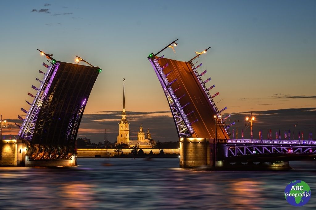 Podignuti most u Sankt Peterburgu