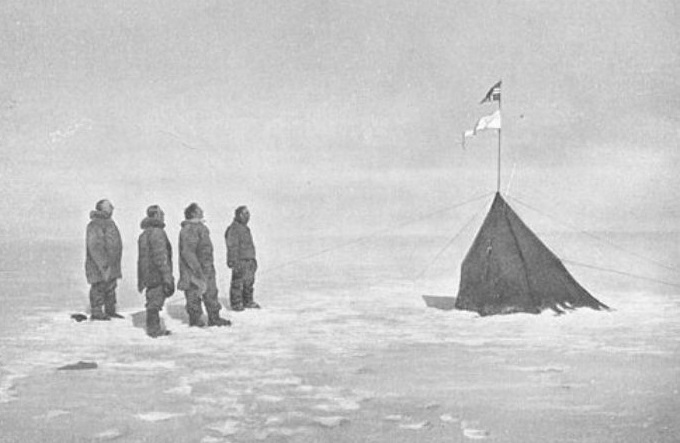 Roald Amundsen i njegova posada, na južnom polu 1911. godine