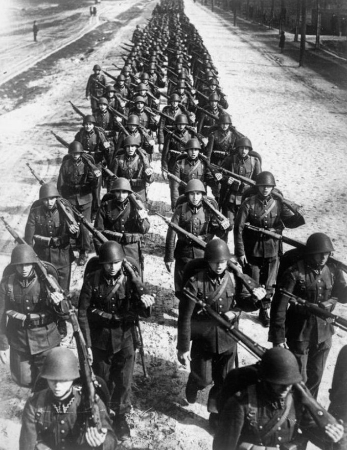 Pješaštvo poljske vojske maršira 1939. godine
