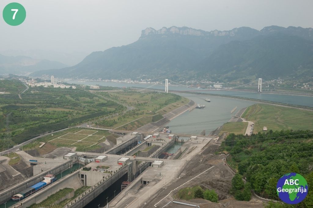 Ustave za riječne brodove koji obilaze branu Tri klanca na rijeci Yangtze