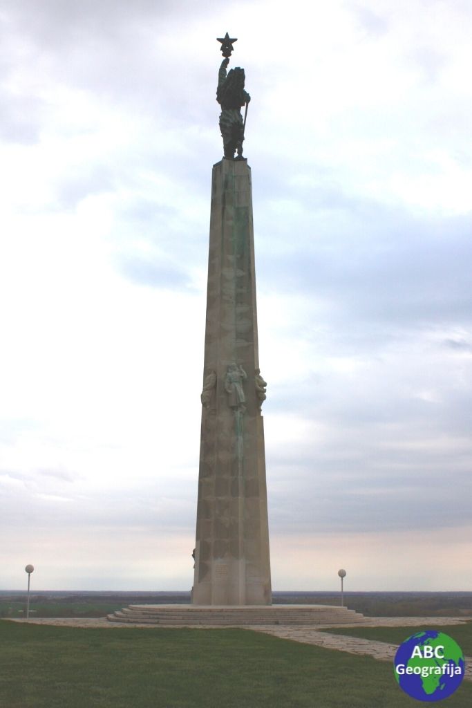 Julka - spomenik u Batini