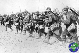 Prvi svjetski rat - francuski vojnici jurišaju s bajunetama