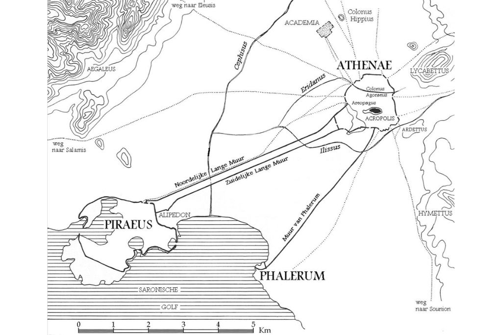 Duge zidine koje povezuju drevni grad Atenu s lukom Pirej